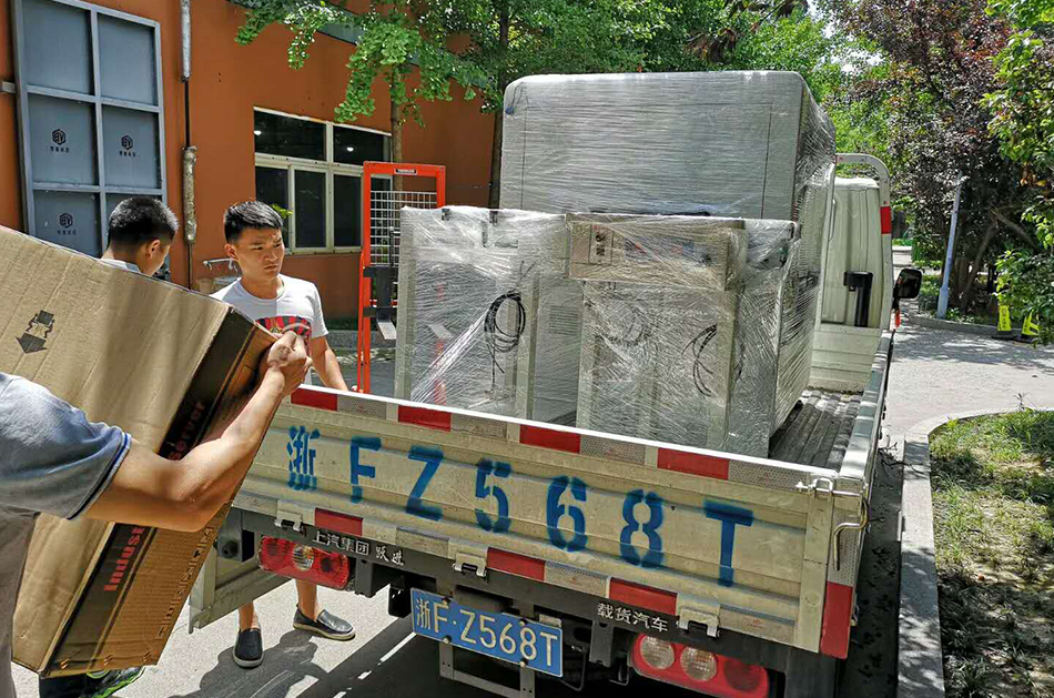 南通客戶SMT設備專車送貨，貨到上門安裝調(diào)試