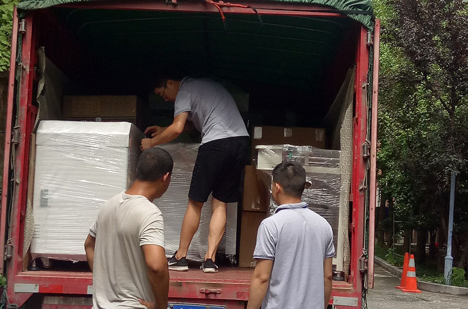 臺州客戶SMT設備專車送貨，貨到上門安裝調(diào)試
