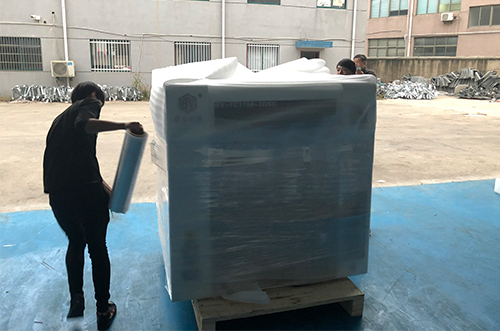 深圳客戶SMT設備專車送貨，貨到上門安裝調(diào)試