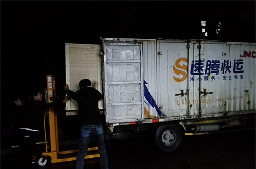湛江客戶SMT設(shè)備專車送貨，貨到上門安裝調(diào)試